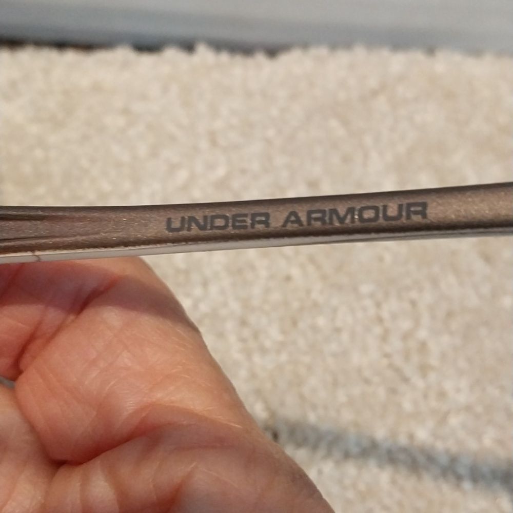 Under Armour Black Sunglasses with Silver Accents....NEW - Picture 4 of 4